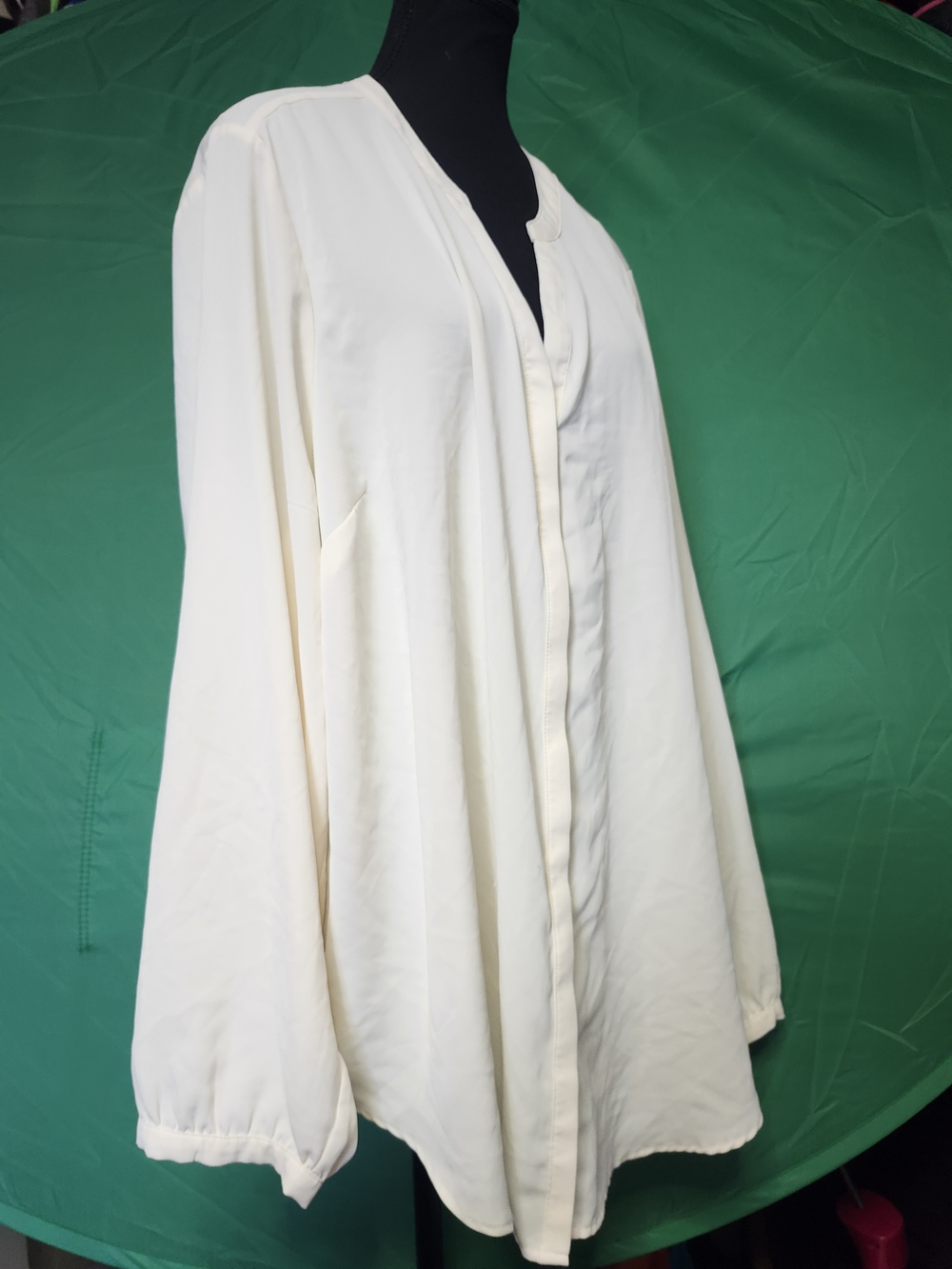 torrid Cream Pleated Shoulder Blouse